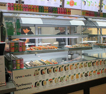 Магазин суши в густонаселенном районе города