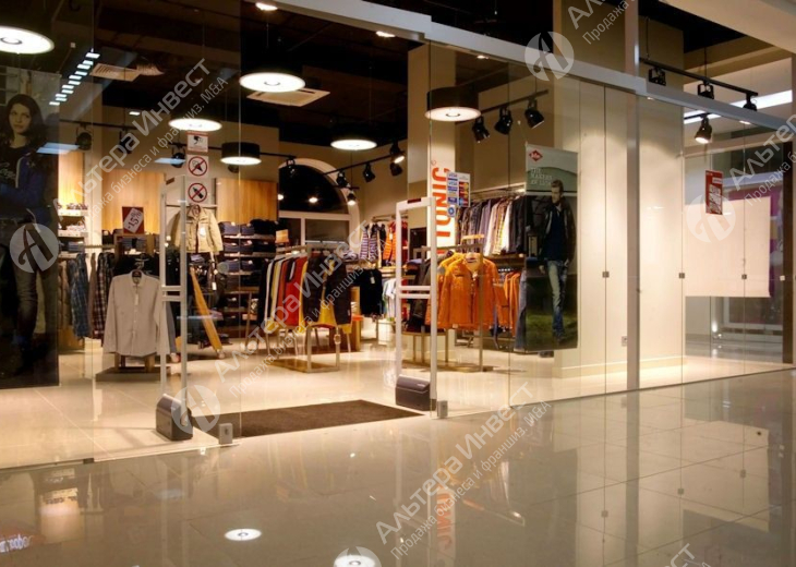 Магазин одежды в крупном торговом центре с низкой арендой  Фото - 1