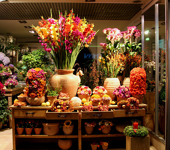 Цветочный магазин в центре города  
