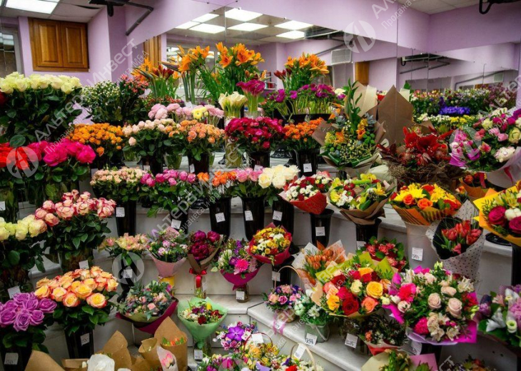 Магазин цветов у метро. Фото - 1