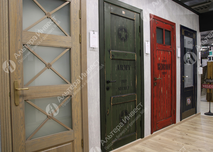 Салон межкомнатных дверей в оживленном ТЦ Фото - 1