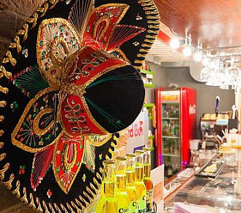 Кафе мексиканской кухни в центре города. Пешая доступность от метро