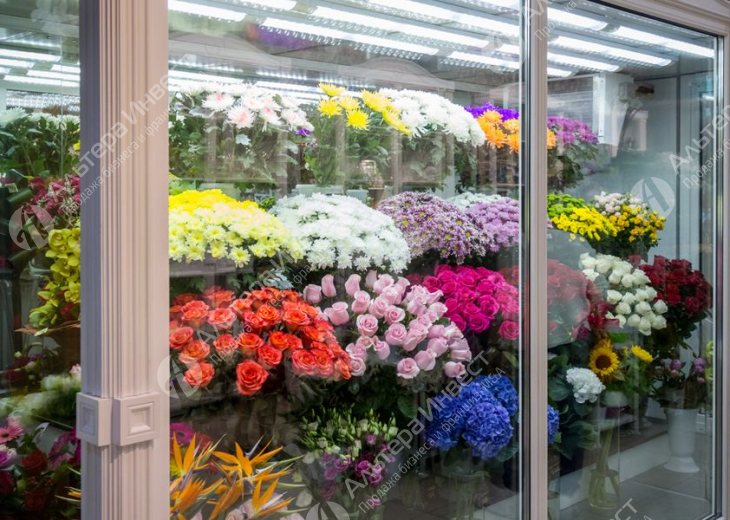 Цветочный магазин в шаговой доступности площади Трёх Вокзалов Фото - 1