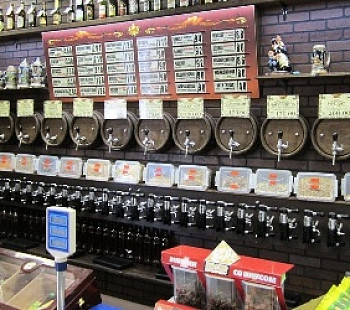 Магазин разливного пива в новом микрорайоне Кировского района.