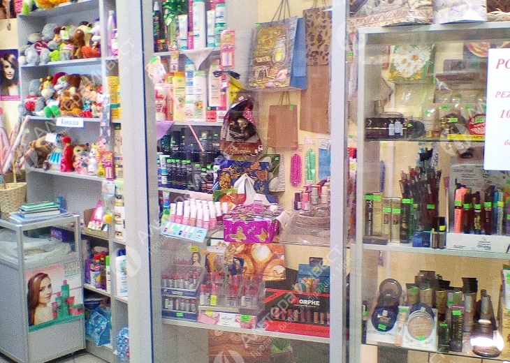 Магазин подарков и парфюмерии в проходном месте! Фото - 1