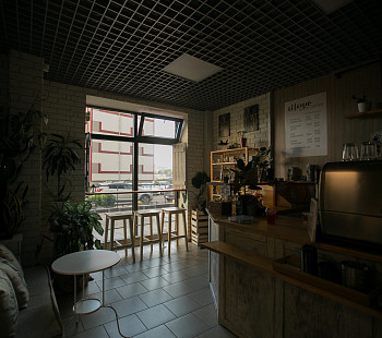 Дизайнерская кофейня с панорамными окнами