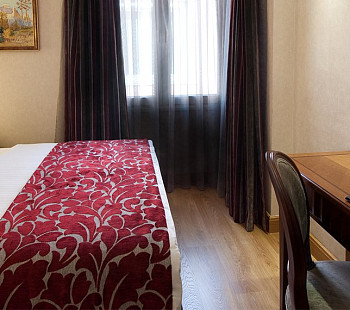 Отель 5 номеров с санузлами На площади Восстания
