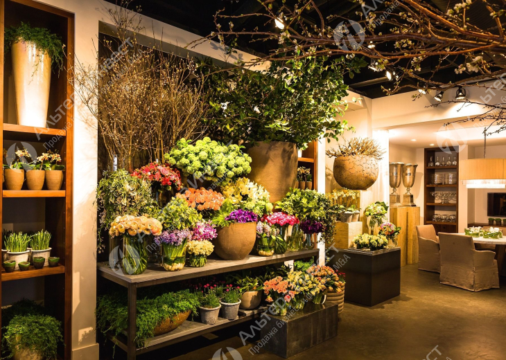Красивый цветочный магазин в шаговой доступности от метро Фото - 1