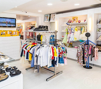 Магазин детской одежды известного бренда в ТЦ