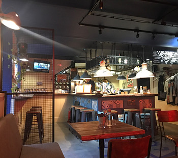 Кафе-бар в Центре города в пяти минутах от метро
