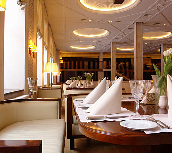 Ресторан на 48 посадочных мест, находящийся набережной крупной реки Центрального района