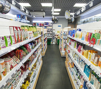 Аптека без конкурентов, на первой линии с отдельным входом около метро Проспект Вернадского.