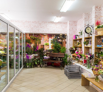 Цветочный магазин у метро Войковская