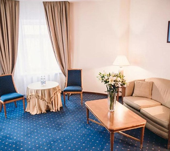 Отель 3* на 8 номеров на Невском проспекте в собственность