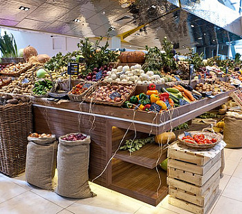 Магазин фруктов и овощей с выгодной локацией