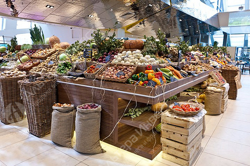 Магазин фруктов и овощей с выгодной локацией Фото - 1