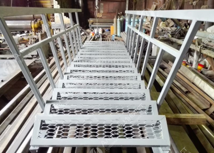 Производство, продажа и установка металлических лестниц  Фото - 1