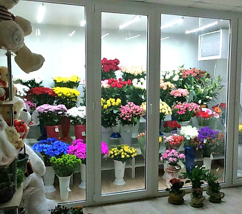Цветочный магазин в остановочном комлексе