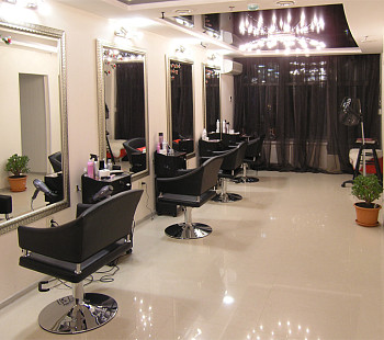 Салон парикмахерских услуг в центре