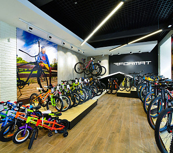 Магазин велосипедов в крупном ТК Московского района с популярным интернет-магазином