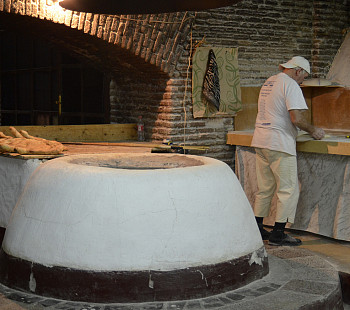 Оборудованная пекарня с каналами сбыта продукции в Красном Бору