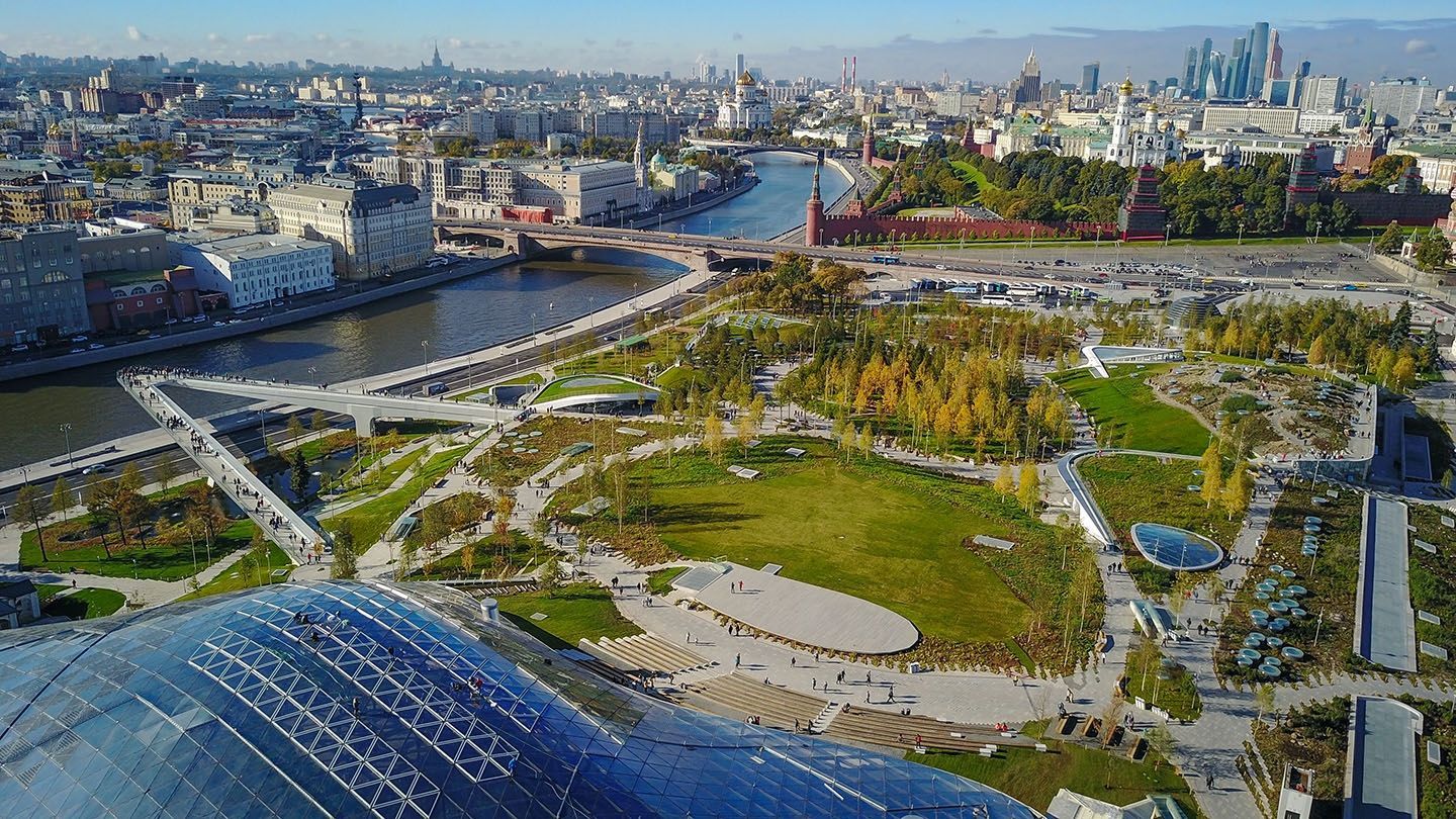 Уютный кофе-бар в самом центре Москвы на набережной Москвы реки