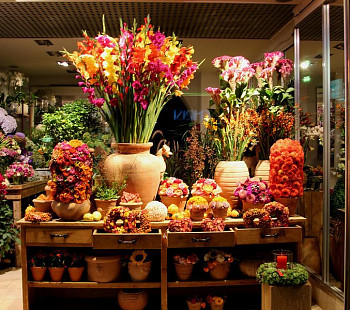 Красивый магазин цветов на Белорусской