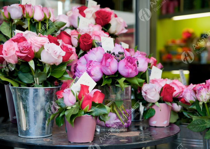 Известный цветочный магазин в крупном ТЦ  Фото - 1