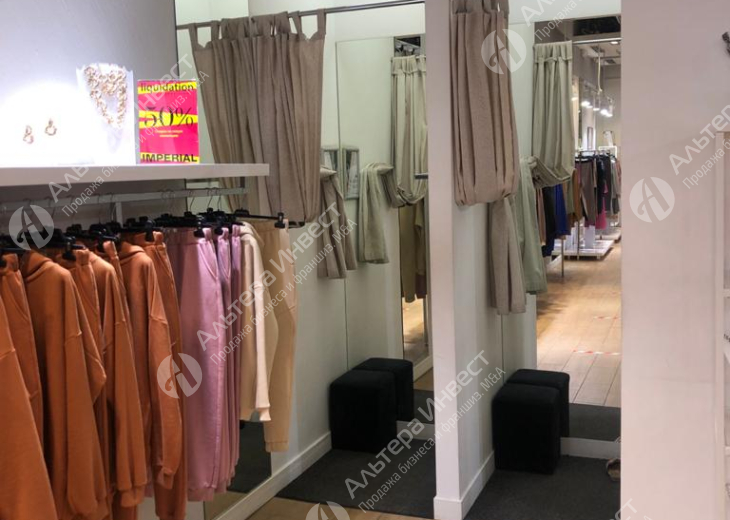 Магазин монобрендовой итальянской одежды в крупнейшем торговом центре  Фото - 15