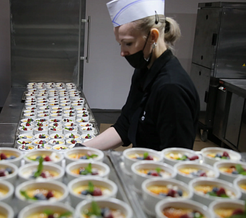Производство готовых обедов полный цикл, 2 бренда, клиентская база в 15 000 контактов.
