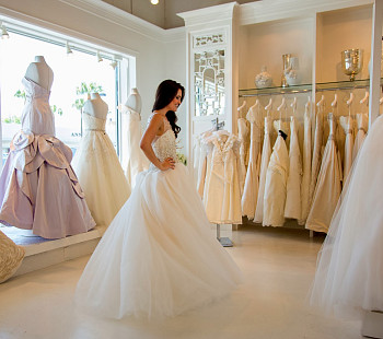 Свадебный салон с большим остатком брендовых платьев 