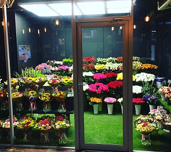 Магазин цветов с хорошей локацией 