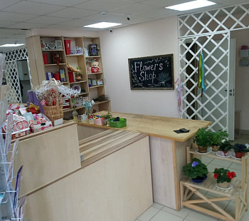Цветочный магазин на красной линии в Кировском районе