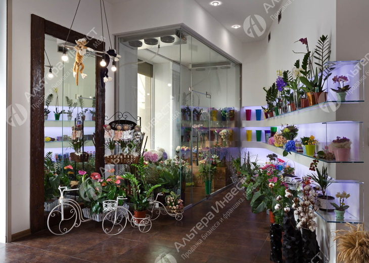 Магазин цветов, подарков и шаров Фото - 1