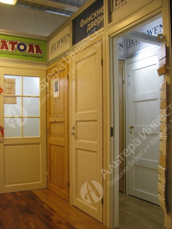 Магазин дверей и напольных покрытий в ТК Приморского района Фото - 1