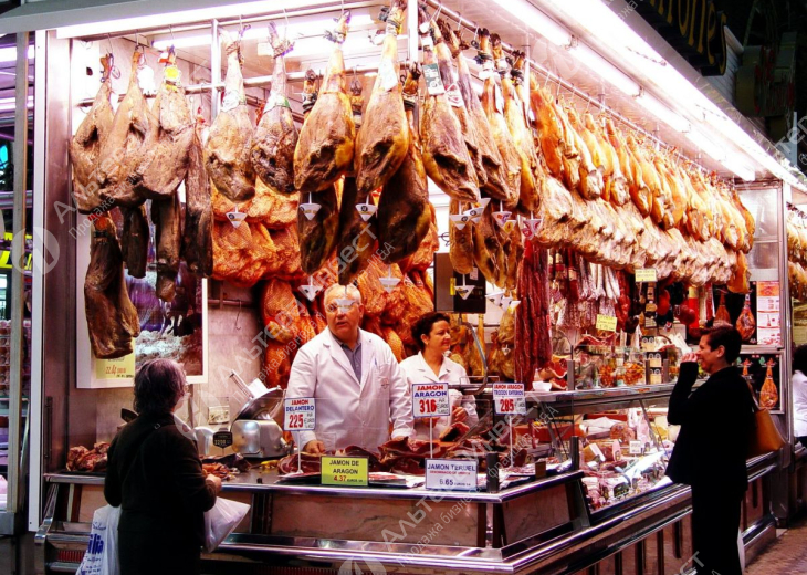 Мясная лавка на пищевом рынке. Постоянные оптовые покупатели Фото - 1
