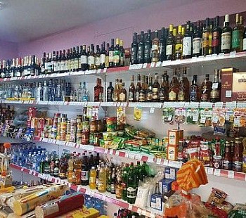 Магазин продуктов питания с алкогольной лицензией
