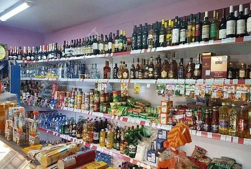 Магазин продуктов питания с алкогольной лицензией Фото - 1