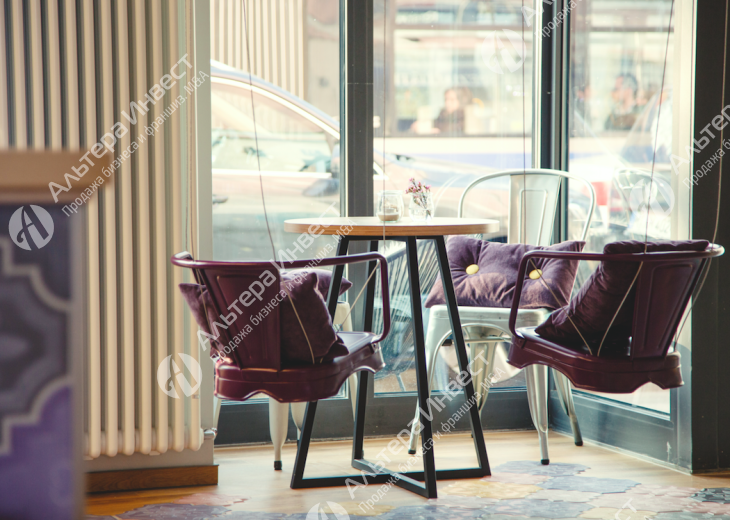 Красивая кафе-пекарня с панорамными окнами Фото - 1