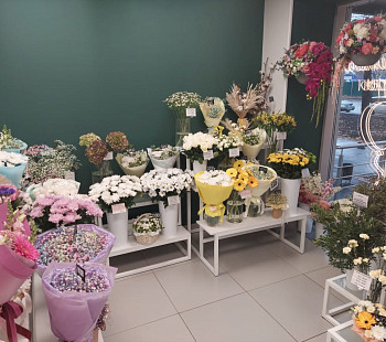 Цветочный магазин в центре Левого берега.
