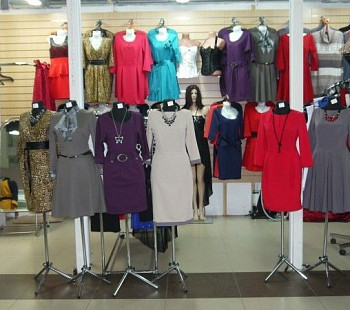 Магазин женской одежды в крупном  торговом центре