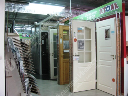Магазин дверей и напольных покрытий  в ТРК Выборгского района Фото - 1