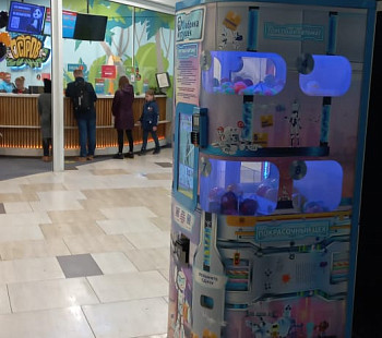 Сеть из 11 вендинговых торговых автоматов по продаже детских игрушек в ТЦ.
