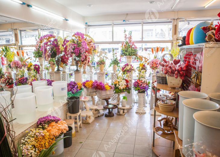 Цветочный магазин с товарным остатком на 200 000 рублей Фото - 1