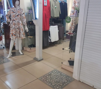 Магазин женской одежды в известном ТРЦ