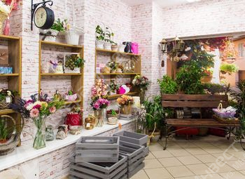 Магазин цветов и подарков в центре города Фото - 1