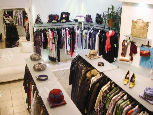 Магазин одежды в торговом центре с товарным остатком в Выборгском районе Фото - 1
