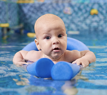 Студия раннего плавания для детей от 2-х месяцев. Собственный бренд.