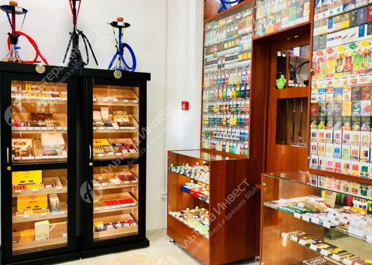 Табачный магазин с напитками на первой линии в ТЦ. Фото - 1