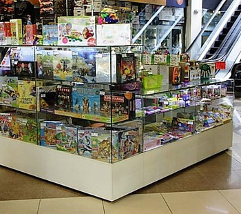 Островок детских игрушек в  торговом комплексе
